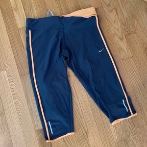Women’s Nike Dri-Fit cropped athletic leggings - M